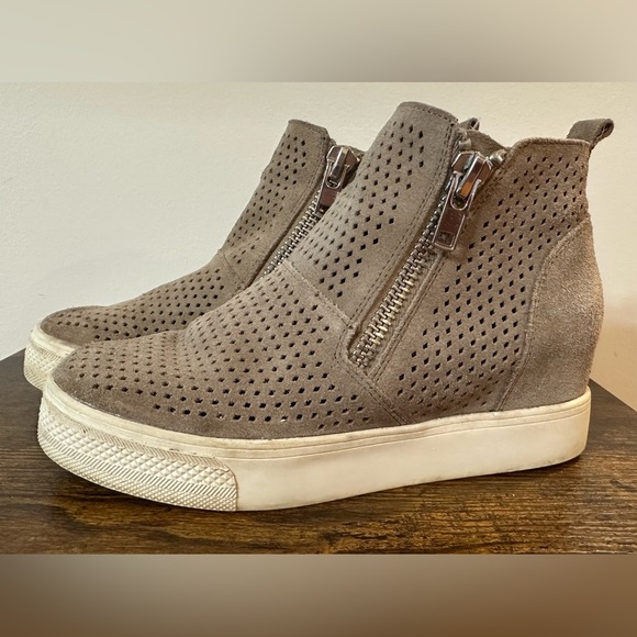 Steve Madden Suede Tan Wedgie-P Size 6.5 - Picture 1 of 7